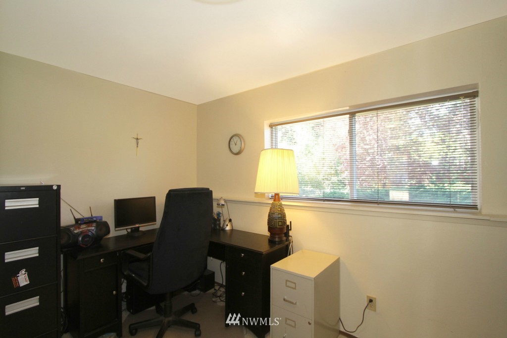 452 Edmonds Avenue Northeast Renton, WA 98056 - Photo 13 of 17