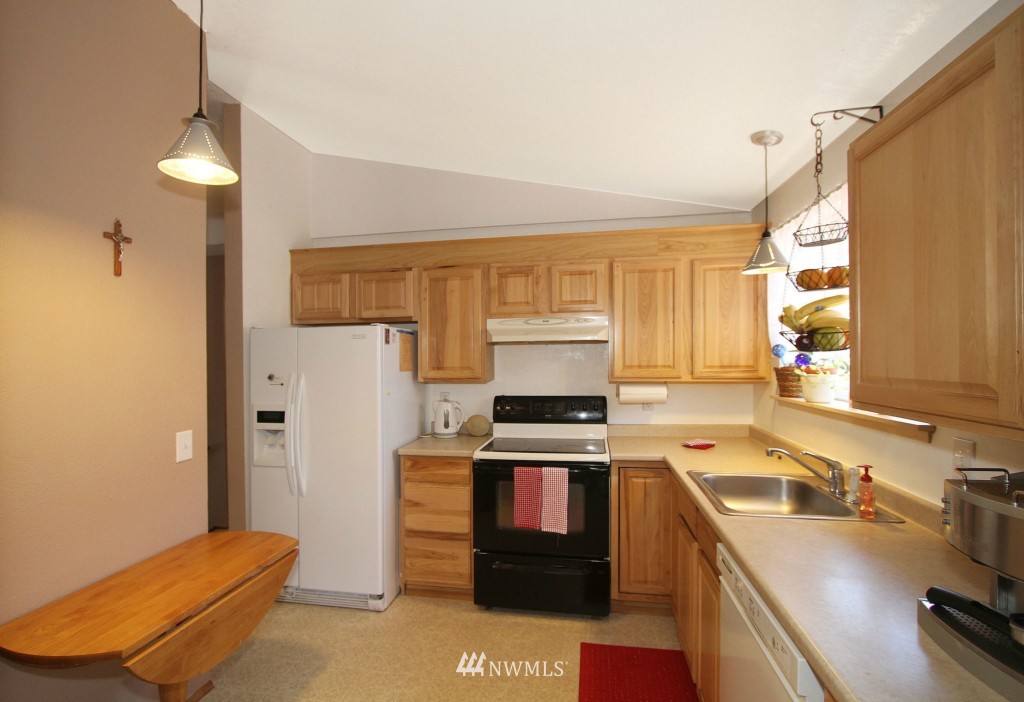 452 Edmonds Avenue Northeast Renton, WA 98056 - Photo 5 of 17