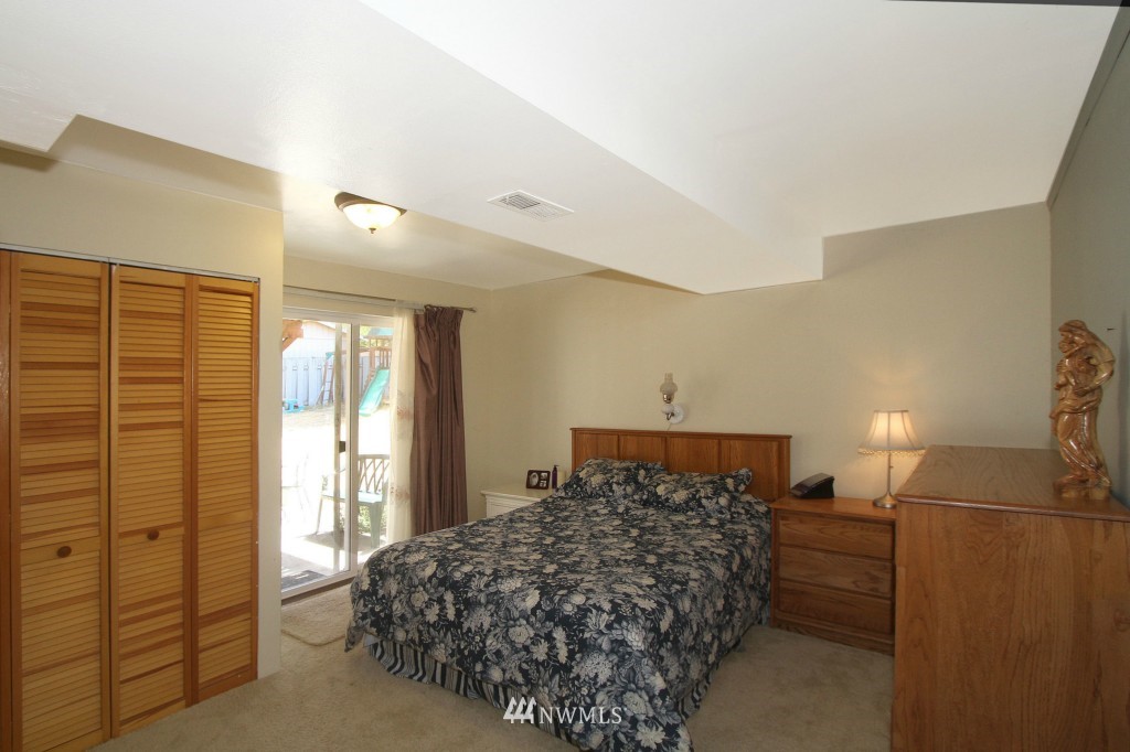 452 Edmonds Avenue Northeast Renton, WA 98056 - Photo 7 of 17