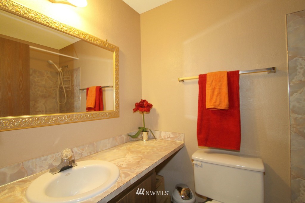 452 Edmonds Avenue Northeast Renton, WA 98056 - Photo 8 of 17