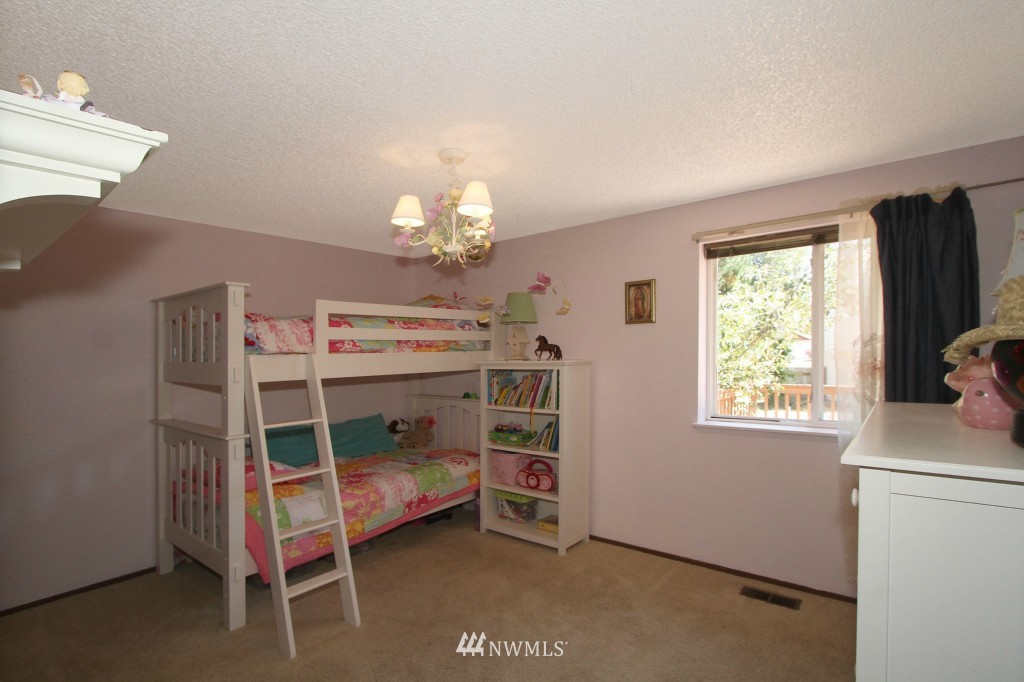 452 Edmonds Avenue Northeast Renton, WA 98056 - Photo 9 of 17