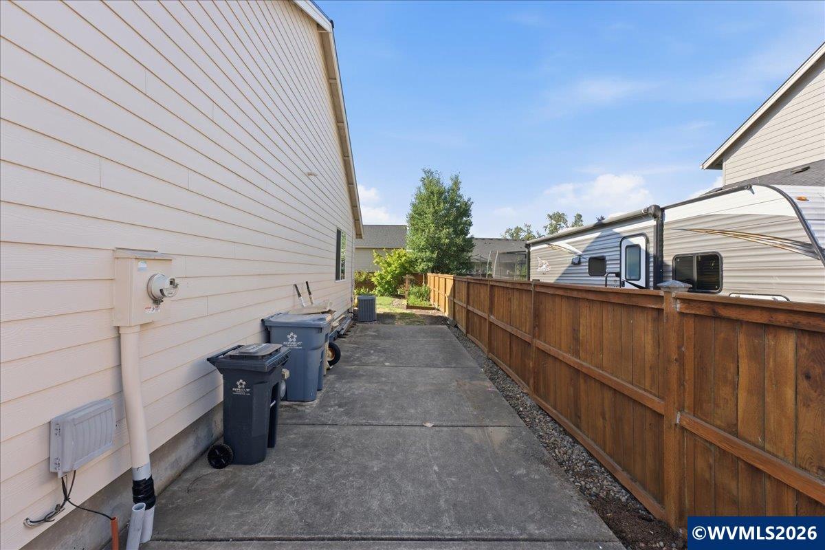 2020 Northeast Evergreen Avenue Albany, OR 97321 - Photo 28 of 29
