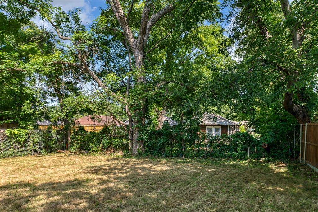 3323 Reed Lane Dallas, TX 75215 - Photo 28 of 35 Large Yard