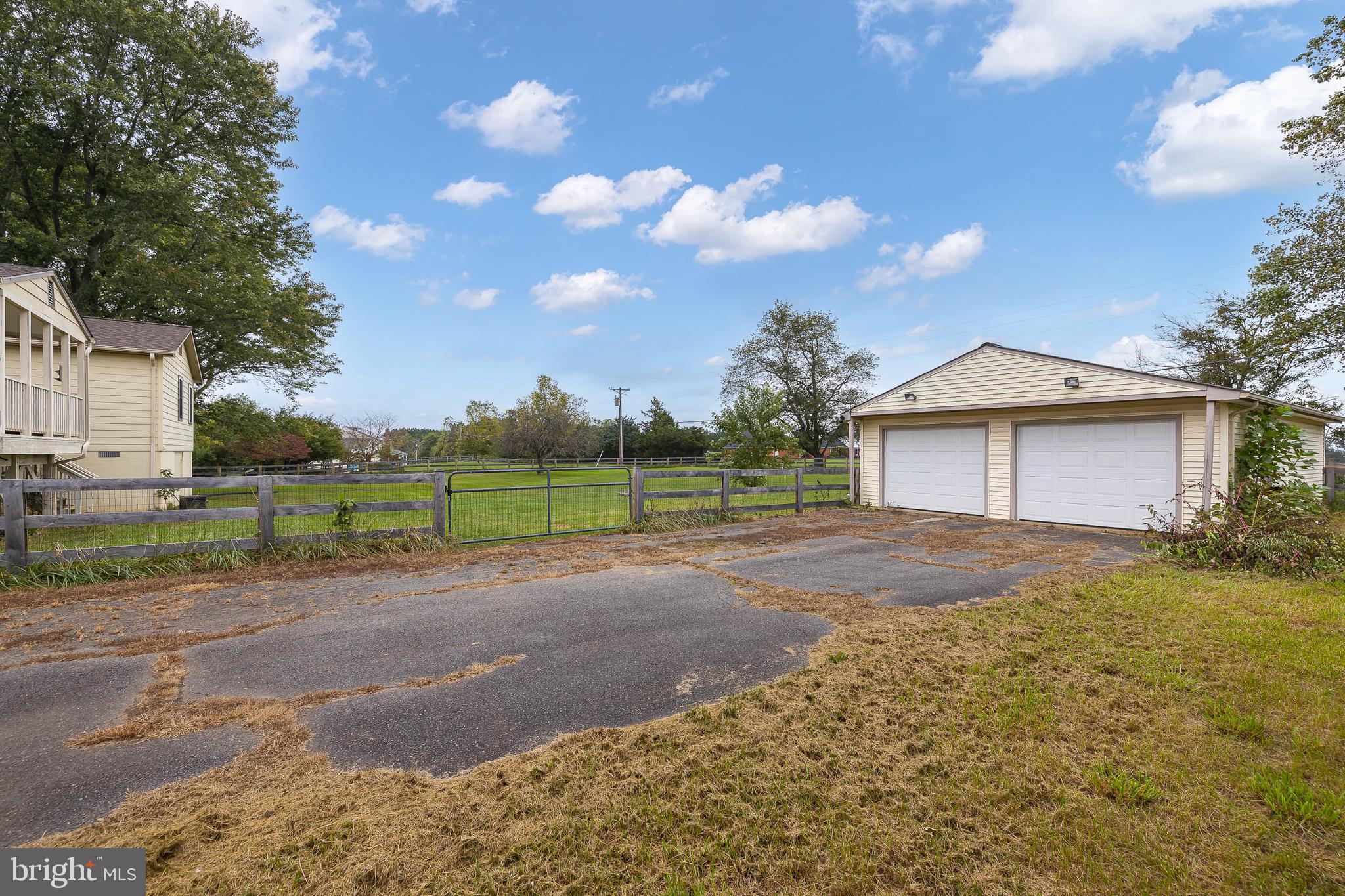Detached 2 car garage
