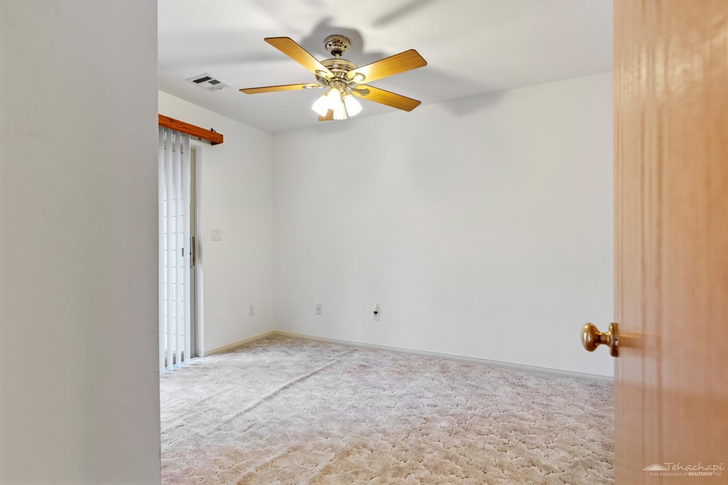 26681 Stirrup Way Tehachapi, CA 93561 - Photo 27 of 55 Guest room 1 with sliding glass door to 2nd floor rear deck...