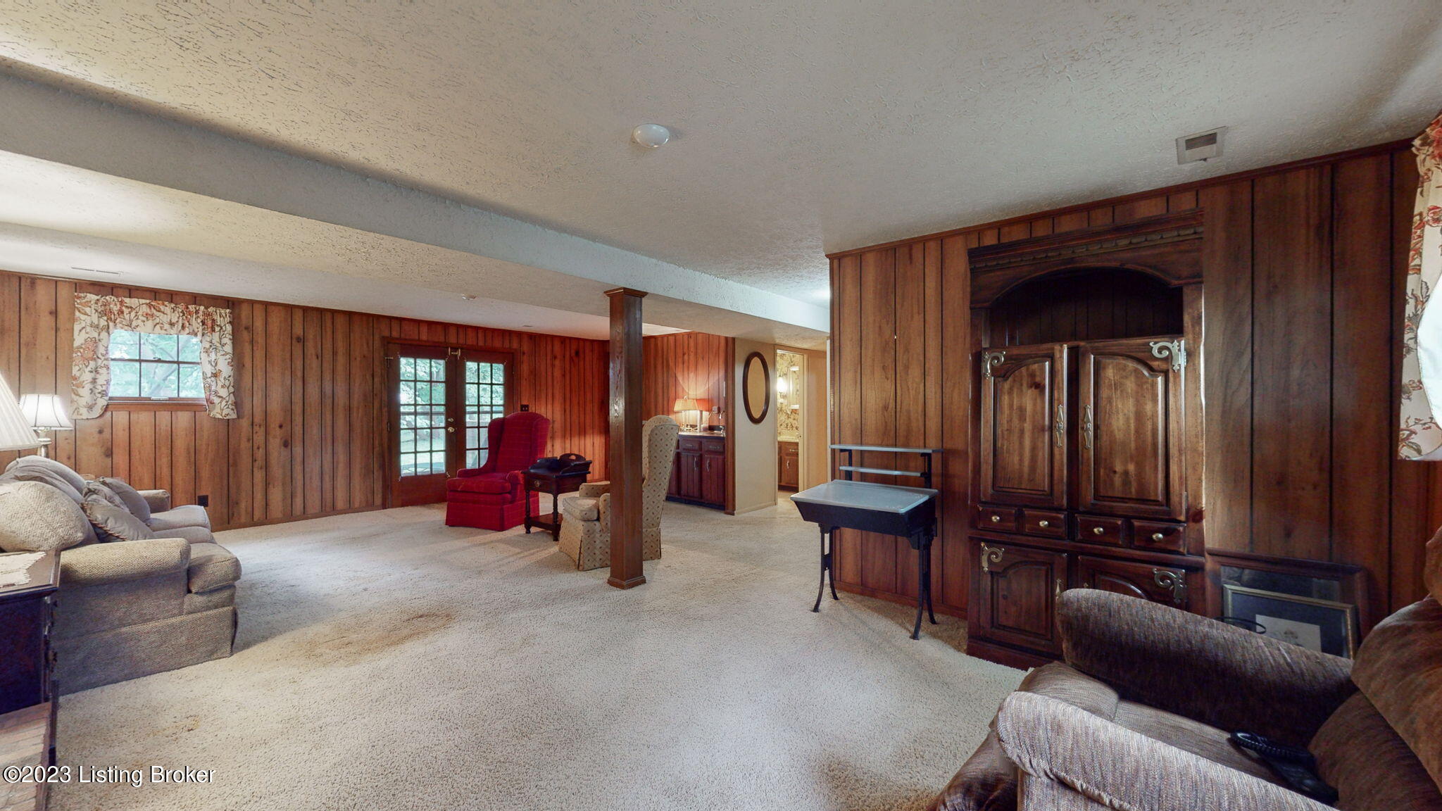 5507 Beth Road Louisville, KY 40219 - Photo 22 of 40 Family Room