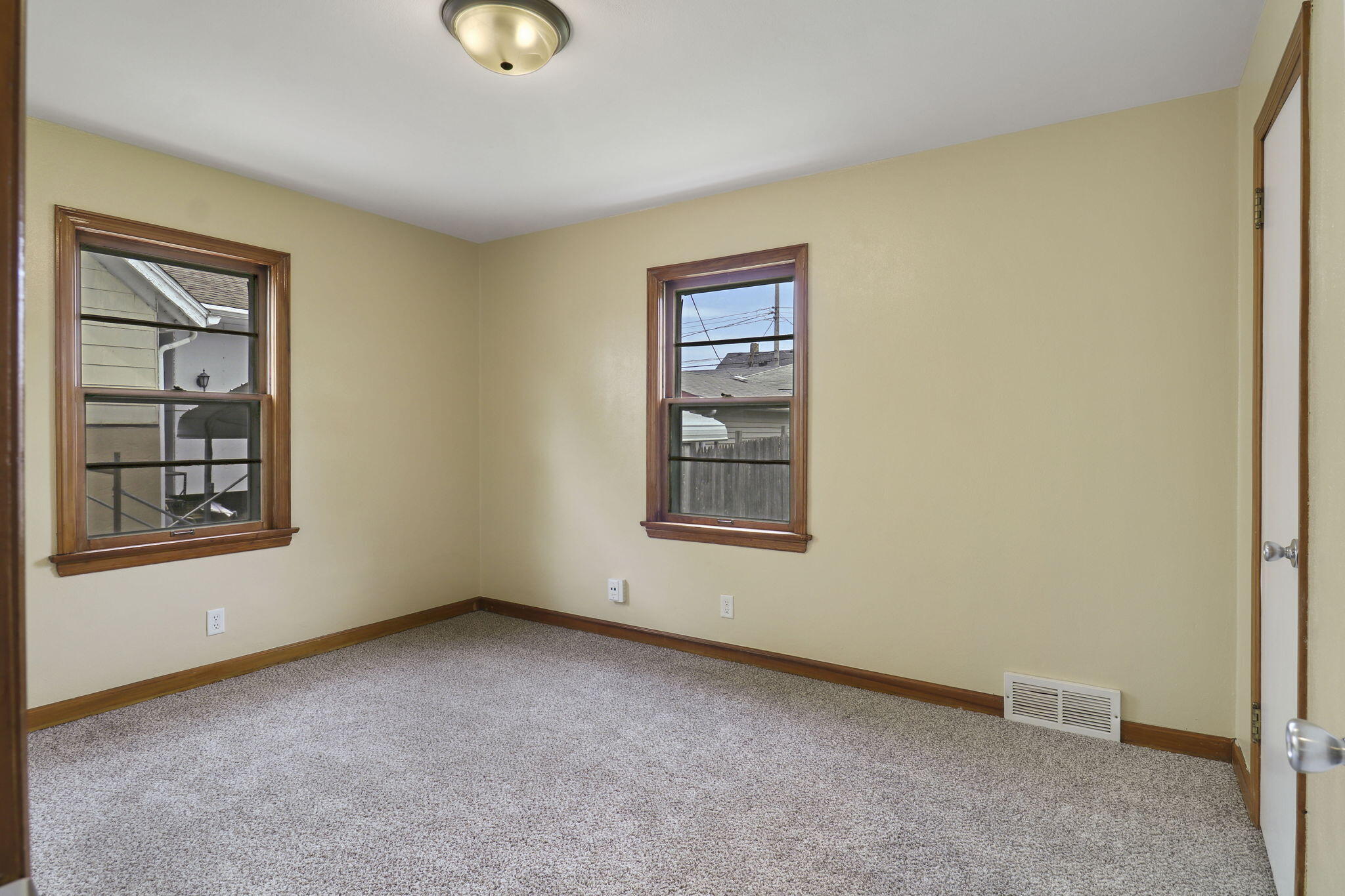 5237 35th Avenue Kenosha, WI 53144 - Photo 12 of 22 8-web-or-mls-5237 35th Ave, Kenosha, WI