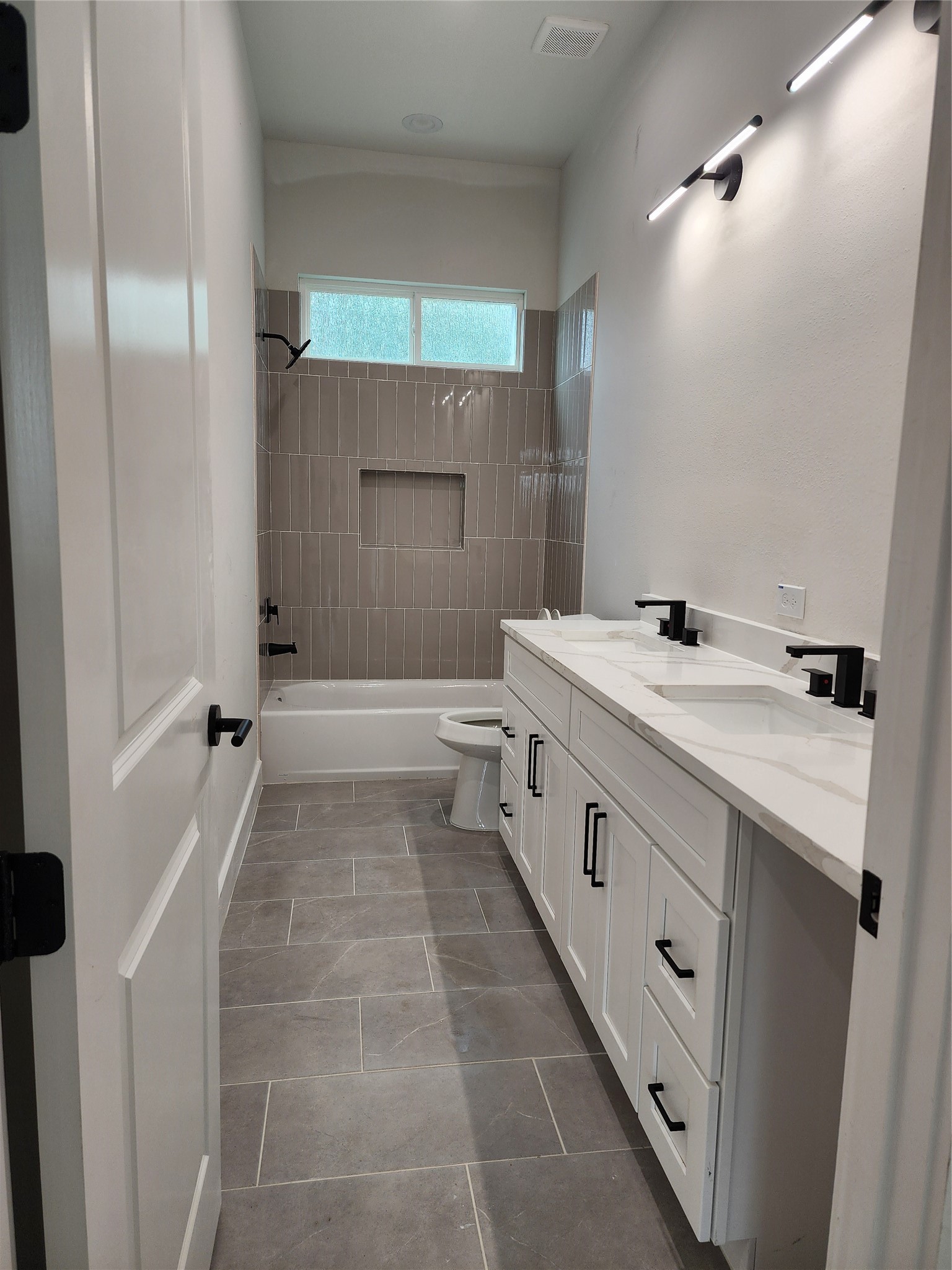 10926 Ivyridge Road, Unit B Houston, TX 77043 - Photo 15 of 18 Gallery Image 15