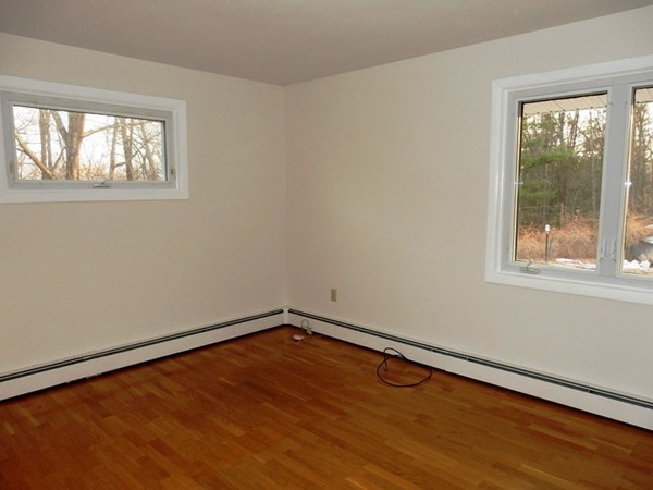 178 Hollis Road Lunenburg, MA 01462 - Photo 9 of 30