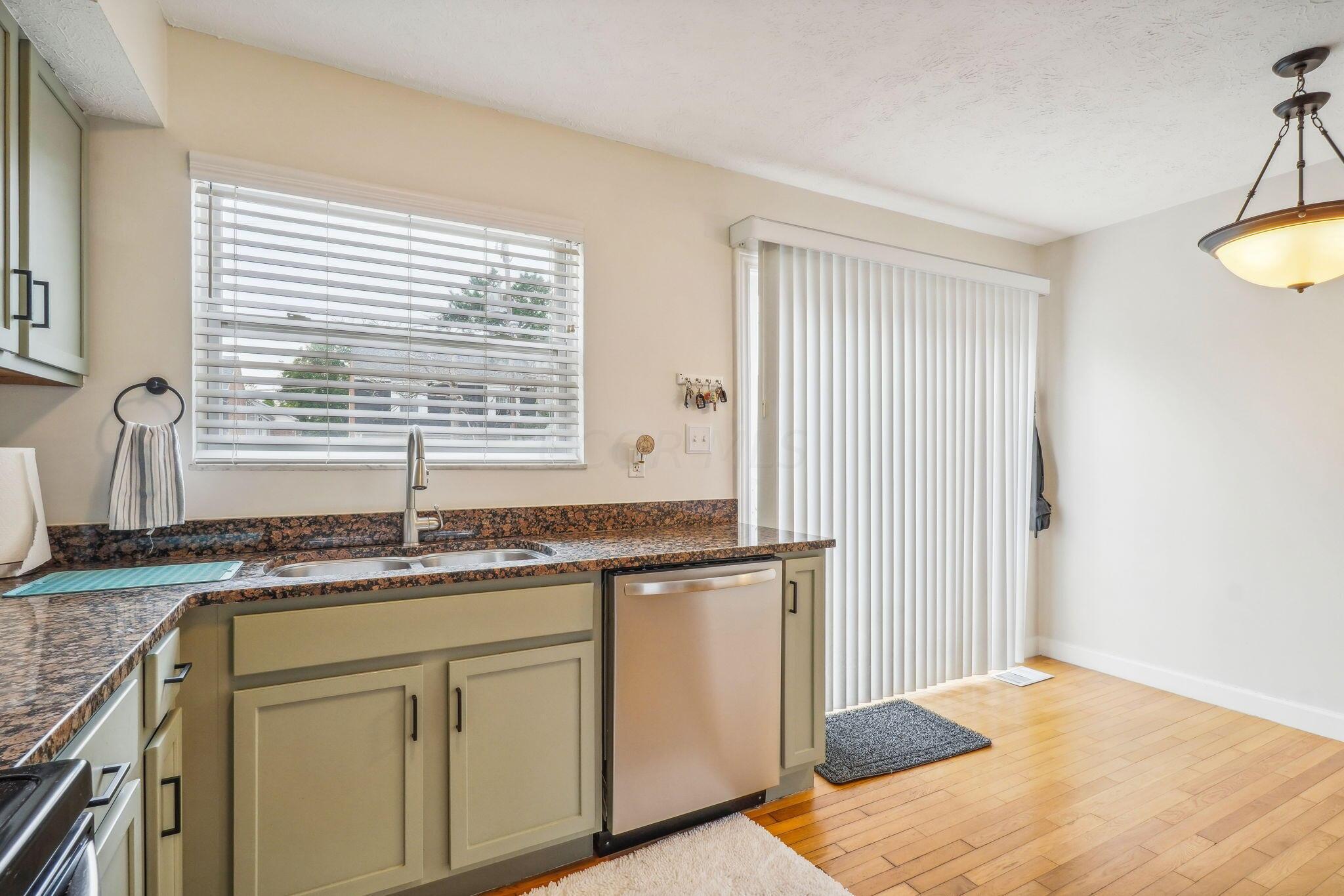 1227 Weybridge Road Columbus, OH 43220 - Photo 13 of 32 Kitchen