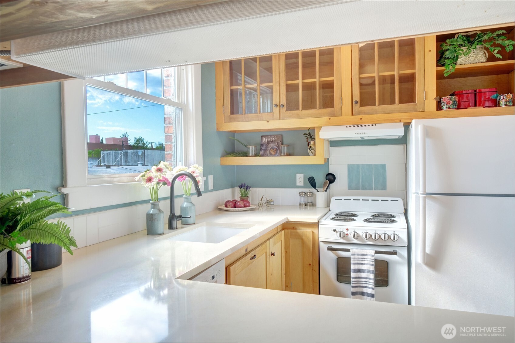 409 16th Avenue East, Unit 21 Seattle, WA 98112 - Photo 15 of 25 a kitchen with a stove a sink and a refrigerator