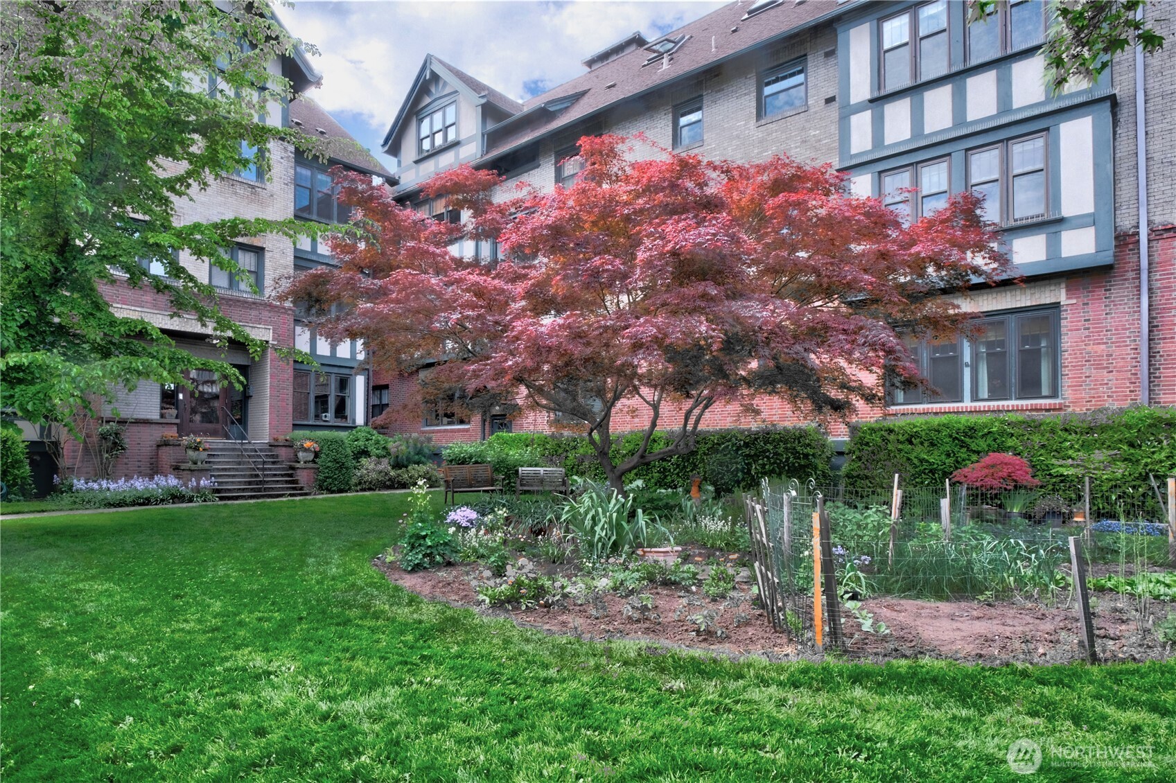 409 16th Avenue East, Unit 21 Seattle, WA 98112 - Photo 22 of 25 a view of a building with a garden