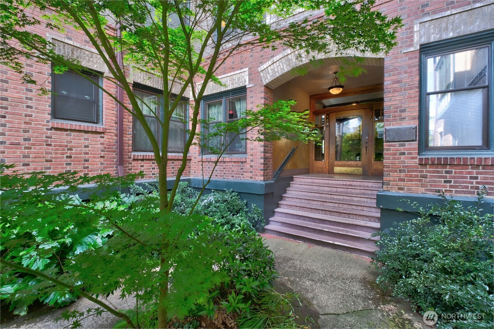 409 16th Avenue East, Unit 21 Seattle, WA 98112 - Photo 5 of 25 a view of a house with a yard and plants