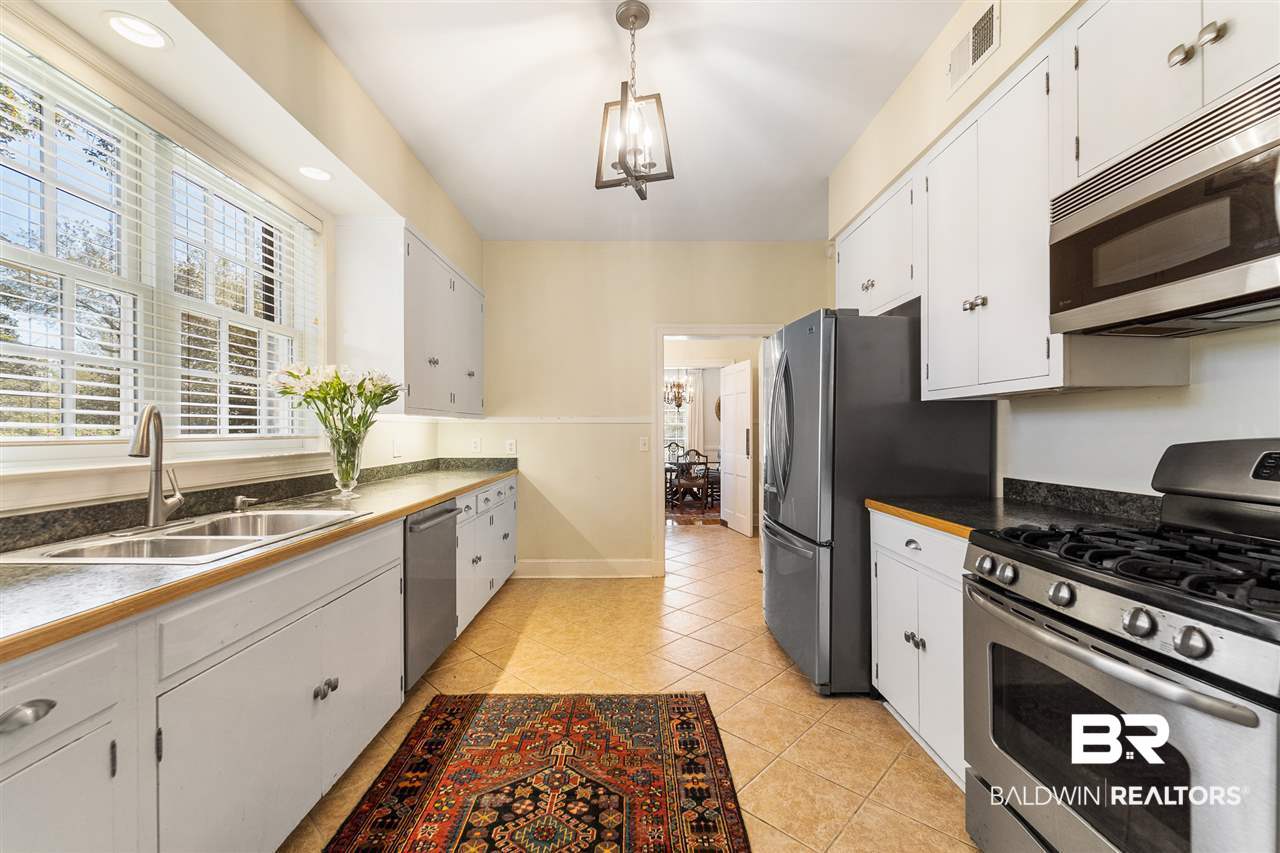 1912 Dauphin Street Mobile, AL 36606 - Photo 18 of 40