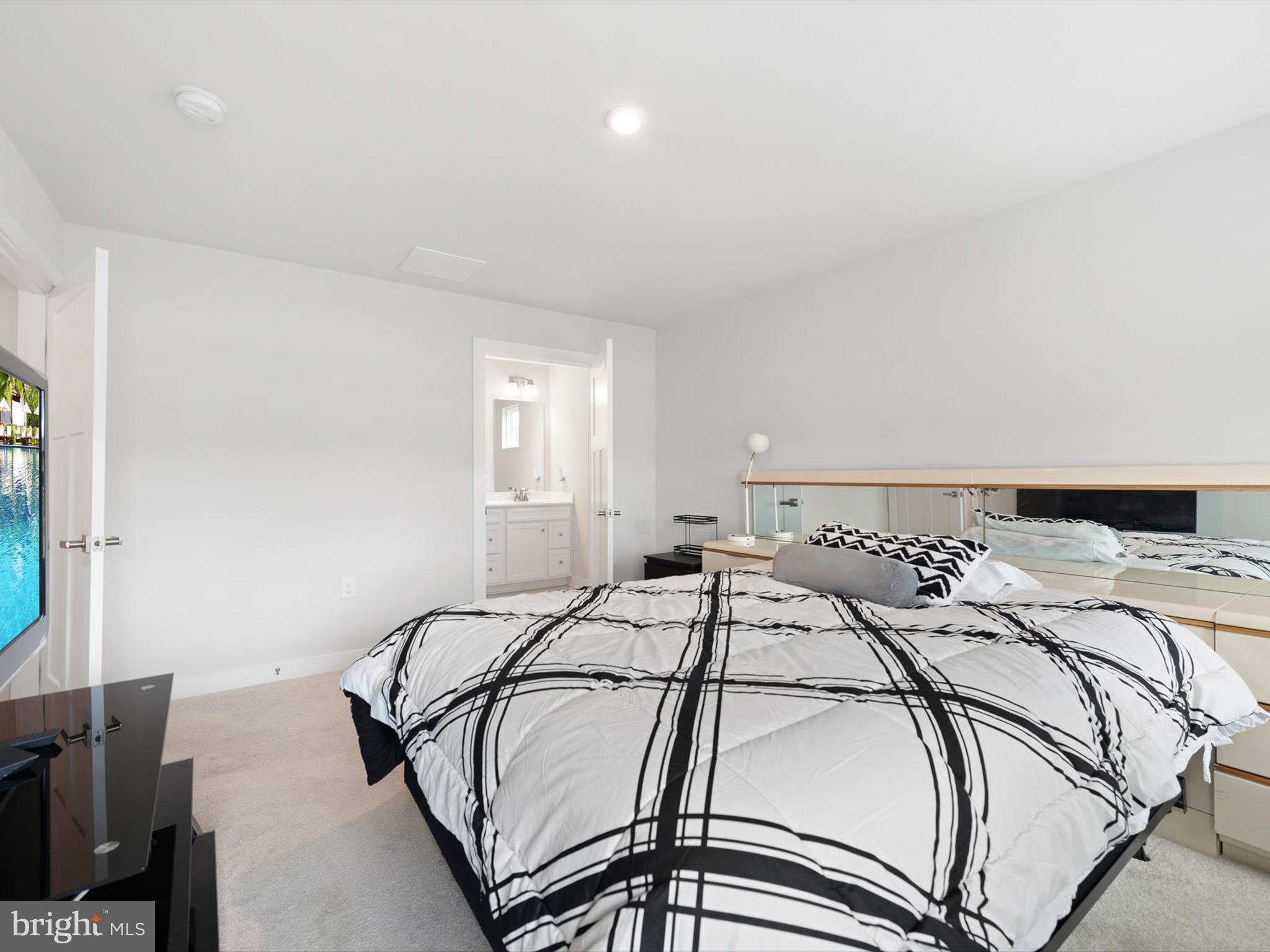 258 Alezach Drive Dover, DE 19901 - Photo 25 of 40 Primary Bedroom Suite