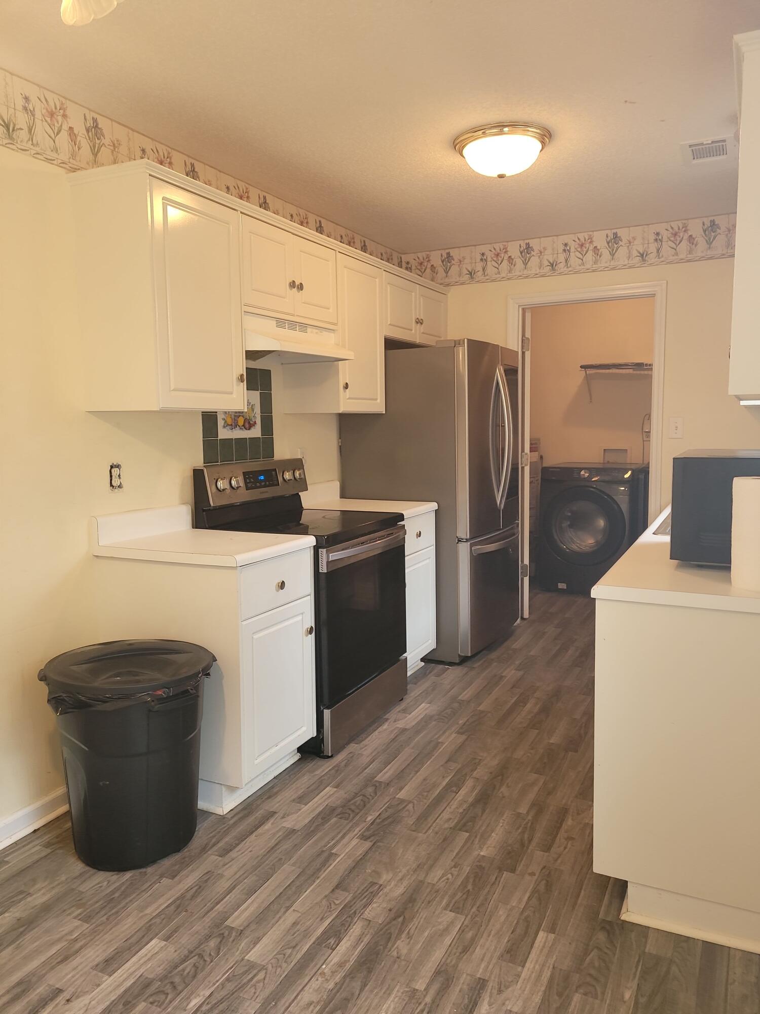 1012 Cedarview Circle Hephzibah, GA 30815 - Photo 4 of 16 1012 Cedarview Circle_ Kitchen with stov