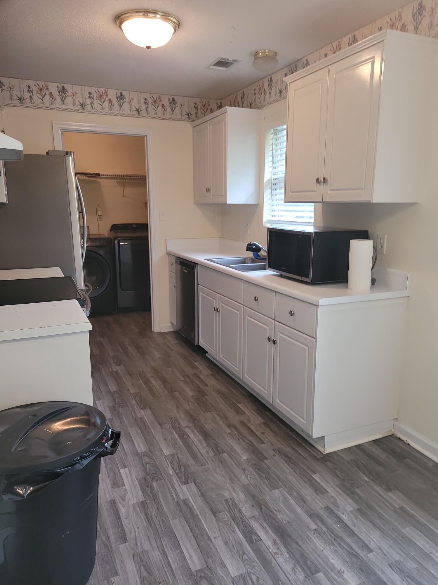 1012 Cedarview Circle Hephzibah, GA 30815 - Photo 5 of 16 1012 Cedarview Circle_ Kitchen with wind