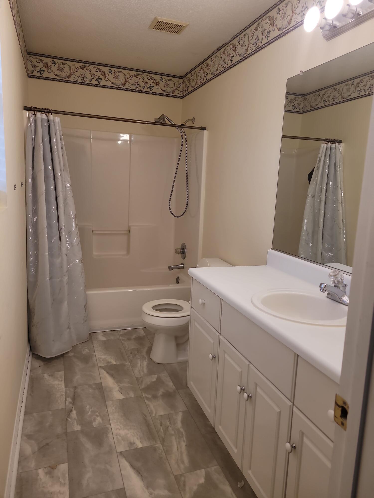 1012 Cedarview Circle Hephzibah, GA 30815 - Photo 10 of 16 1012 Cedarview Circle_ Owners bath