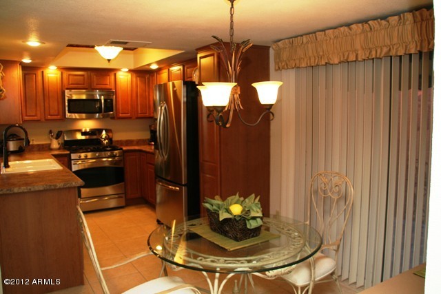 26016 North Rio Lane Rio Verde, AZ 85263 - Photo 8 of 25 Kitchen & Breakfast / Dining Area