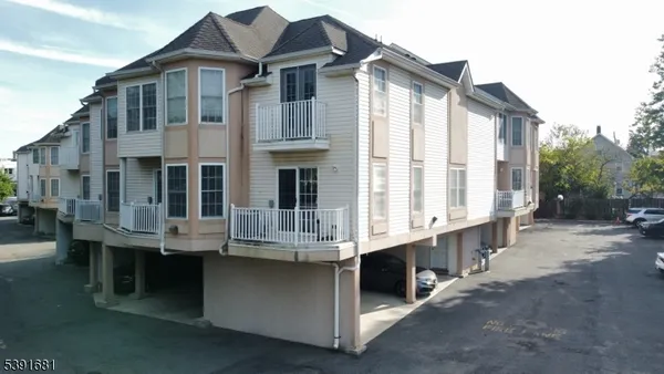 $450,000 | 125 Adamecs Way, Unit 26, South Amboy, NJ 08879