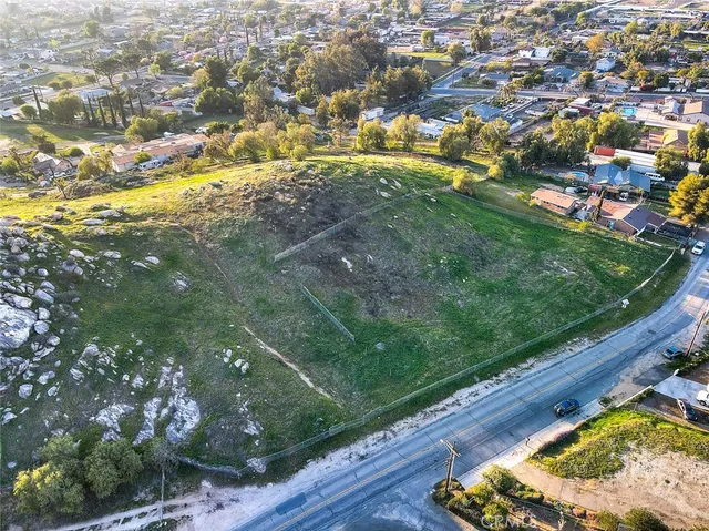 a view of a yard with an outdoor space