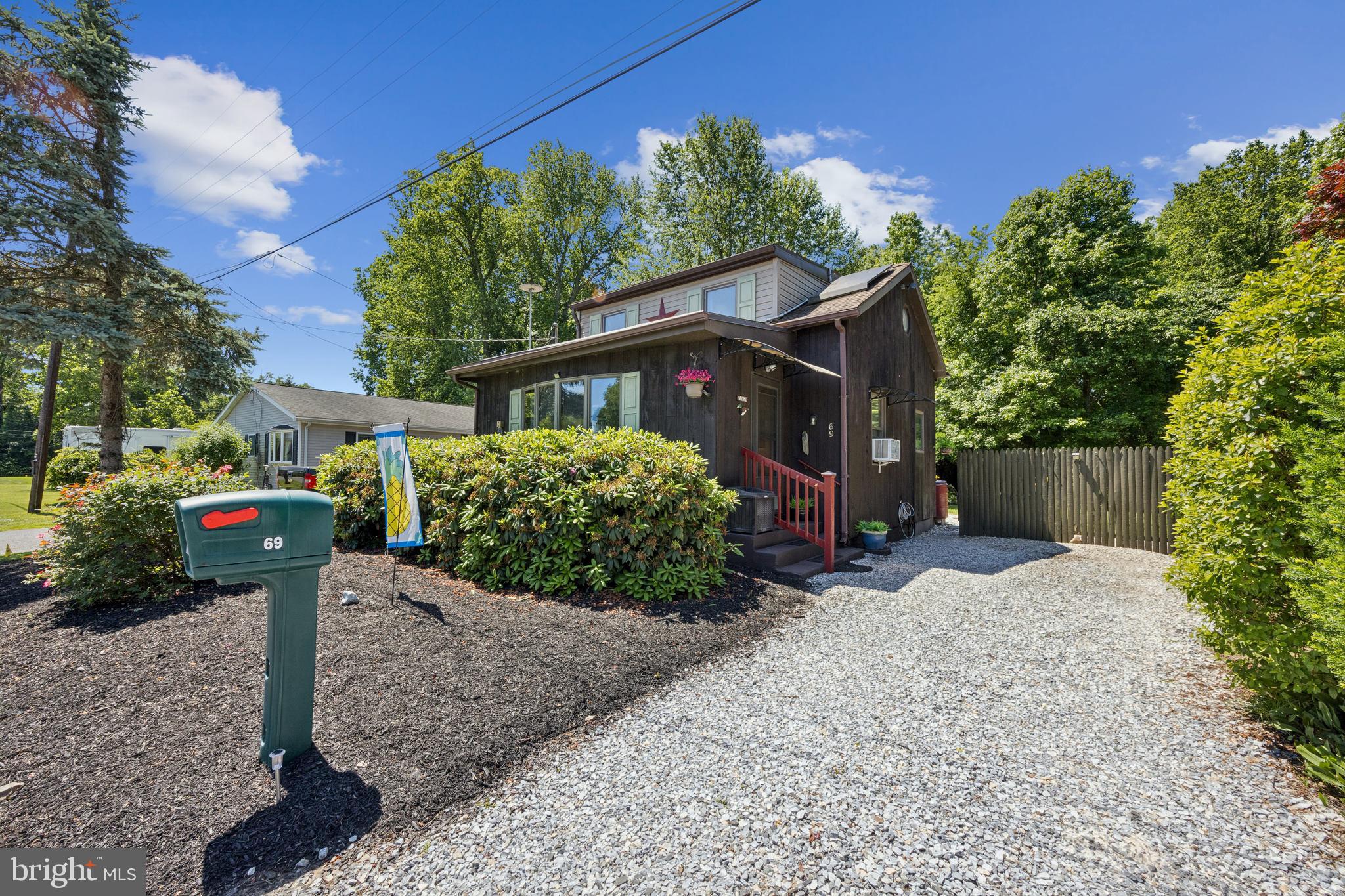 69 Oberlin Road Pennsville, NJ 08070 - Photo 1 of 21 a front view of a house with garden
