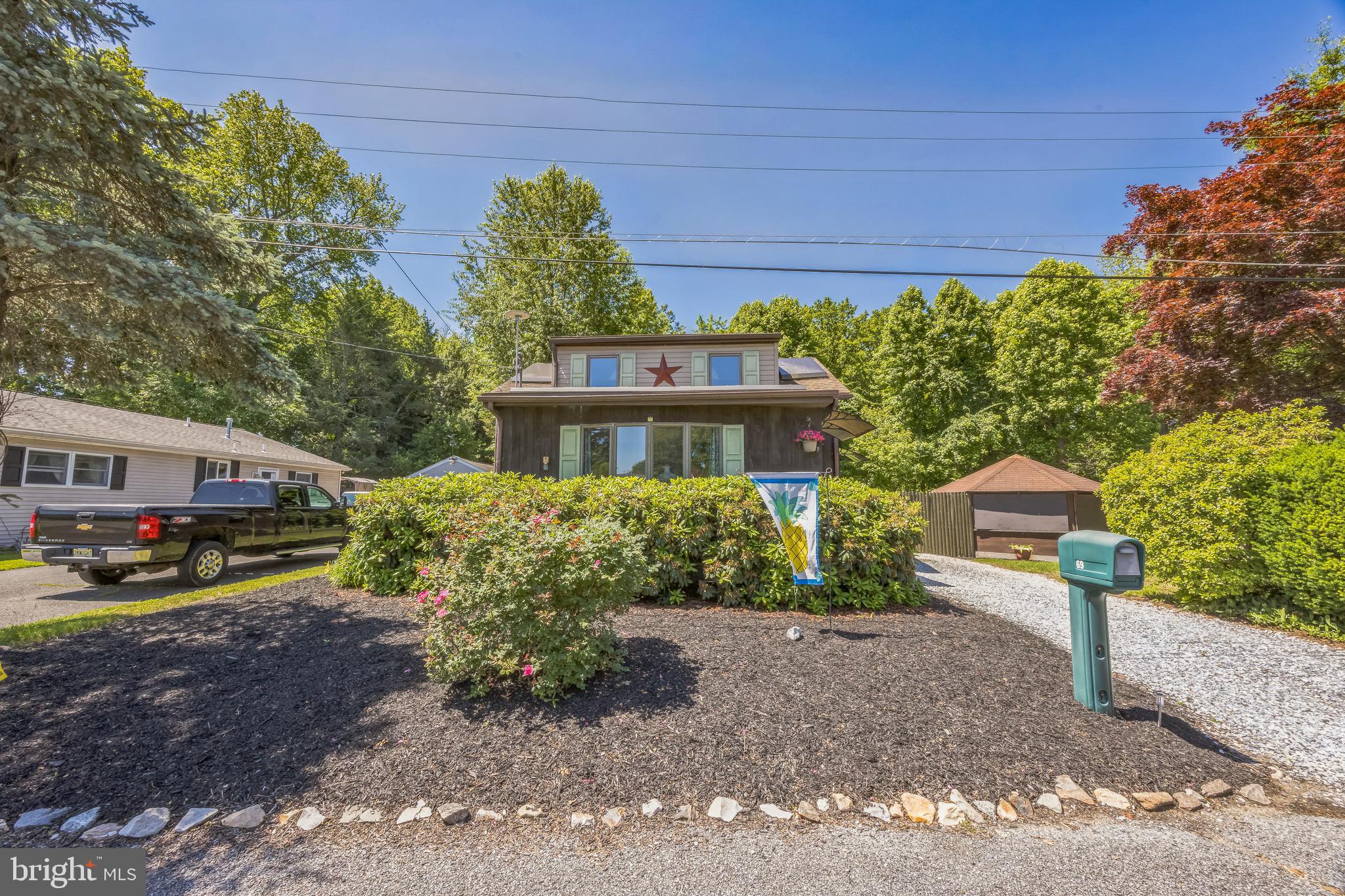 69 Oberlin Road Pennsville, NJ 08070 - Photo 2 of 21 a front view of a house with a garden