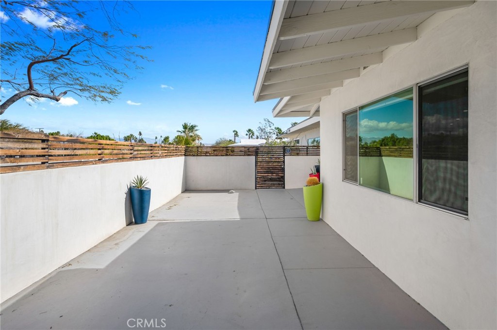 1055 East Racquet Club Road Palm Springs, CA 92262 - Photo 6 of 67