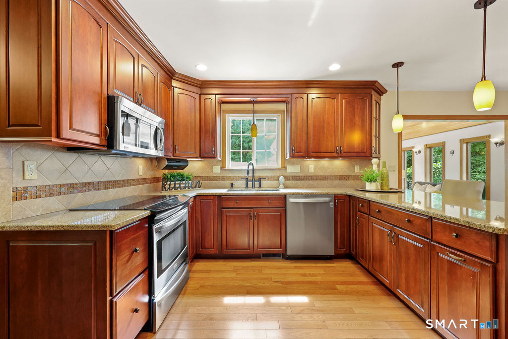 209 Lancaster Way Cheshire, CT 06410 - Photo 9 of 40