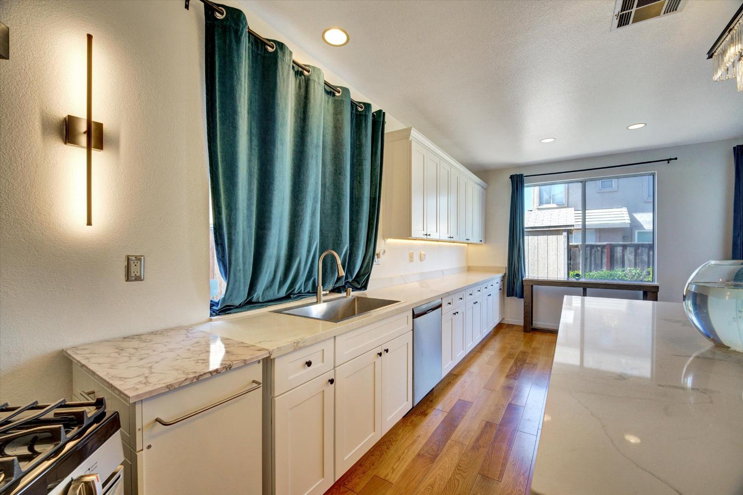 30253 Oakbrook Road Hayward, CA 94544 - Photo 7 of 49