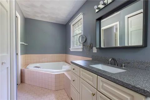 $875,000 | 1081 Mooresfield Road, South Kingstown, RI 02879