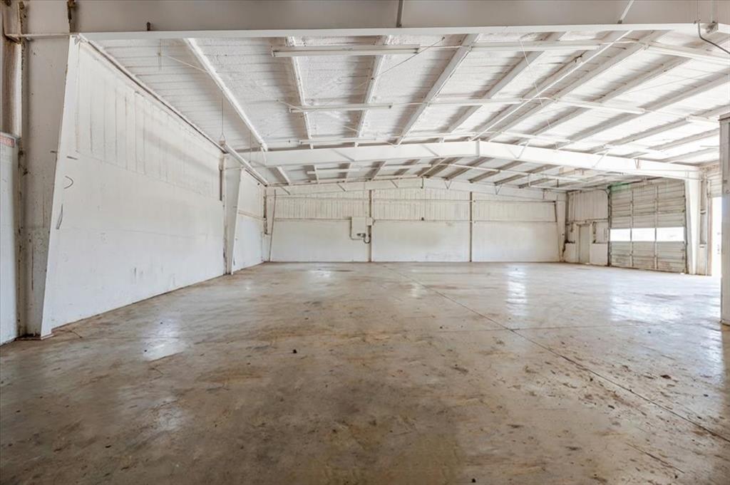 11918 Riek Road Krum, TX 76249 - Photo 32 of 39 a view of a garage