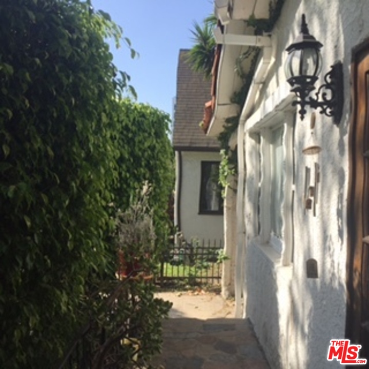 143 North Stanley Drive Beverly Hills, CA 90211 - Photo 2 of 8