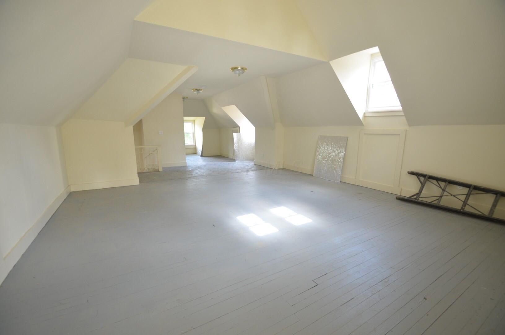 1368 Neil Avenue Columbus, OH 43201 - Photo 25 of 36 25. 3rd Flr looking West