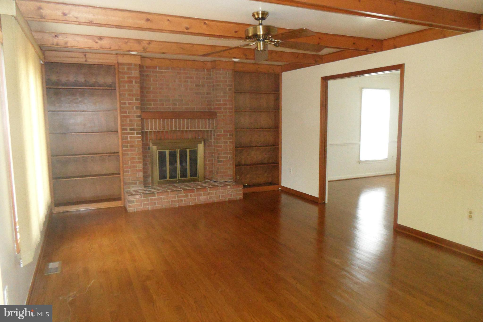 8233 Honeysuckle Road Manassas, VA 20112 - Photo 2 of 17 Family Room