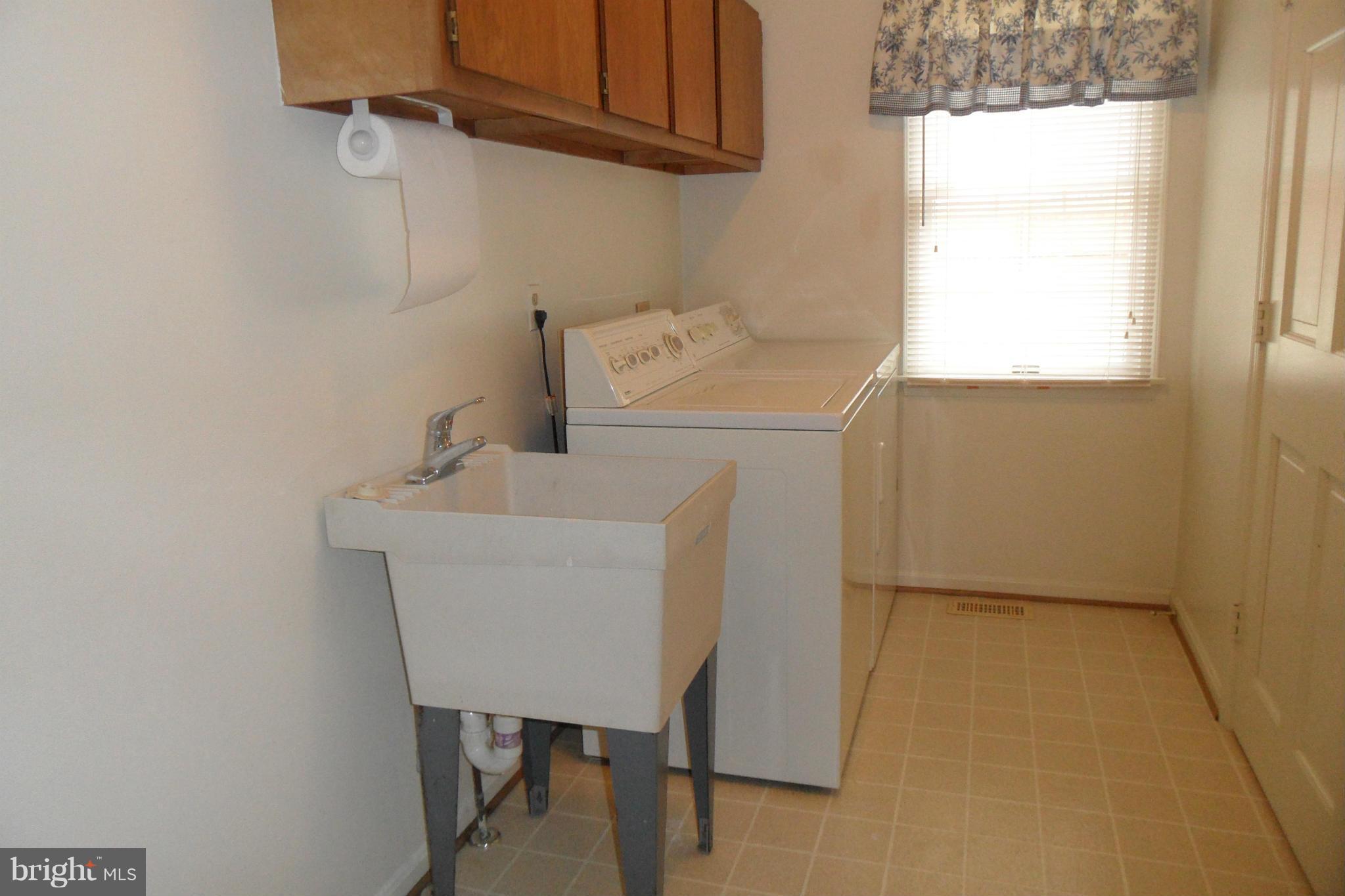 8233 Honeysuckle Road Manassas, VA 20112 - Photo 16 of 17 Interior (General)