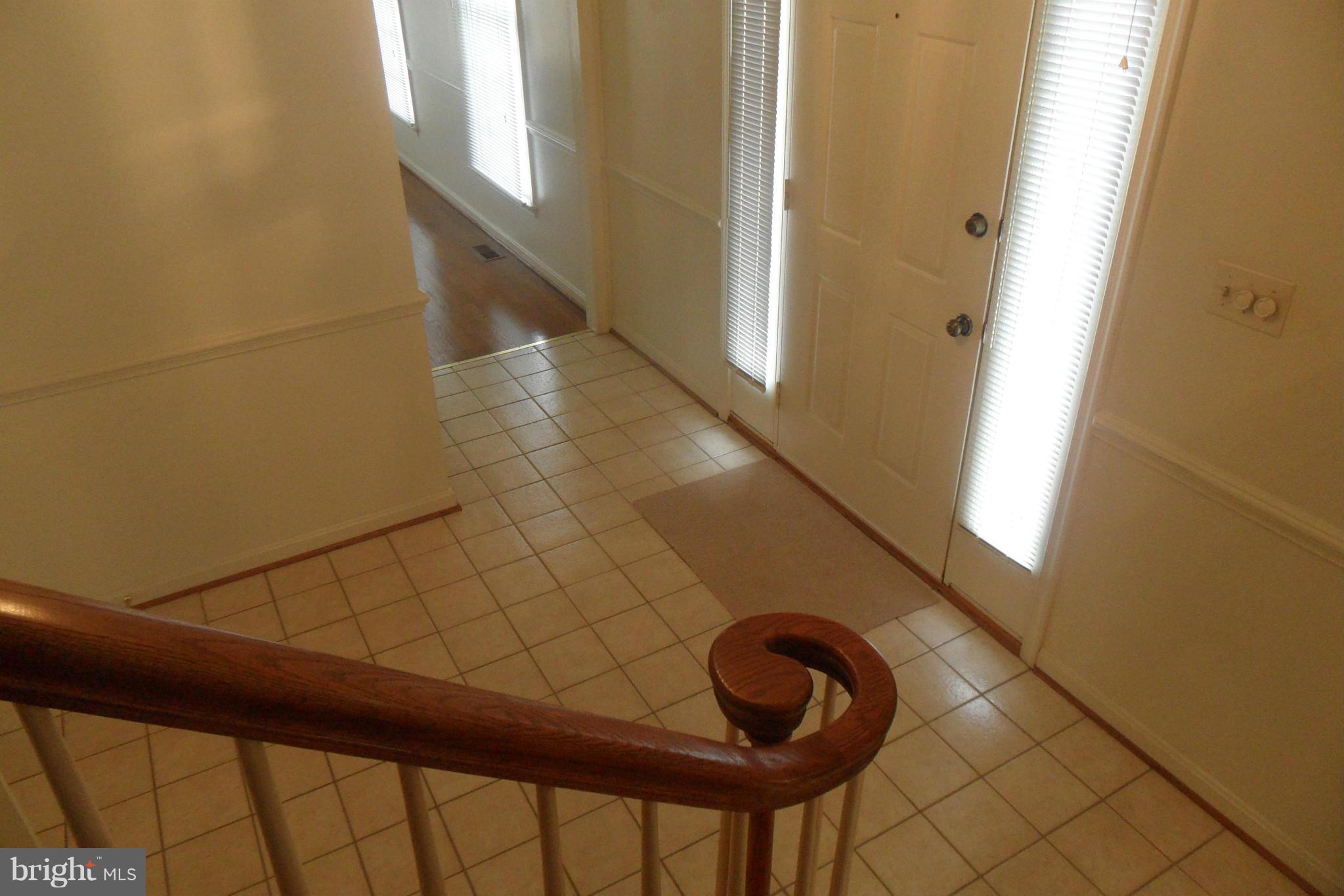 8233 Honeysuckle Road Manassas, VA 20112 - Photo 6 of 17 Foyer