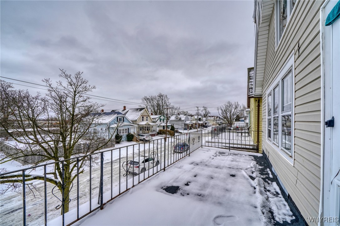 82 Montclair Avenue Buffalo, NY 14215 - Photo 21 of 24 Upper Porch