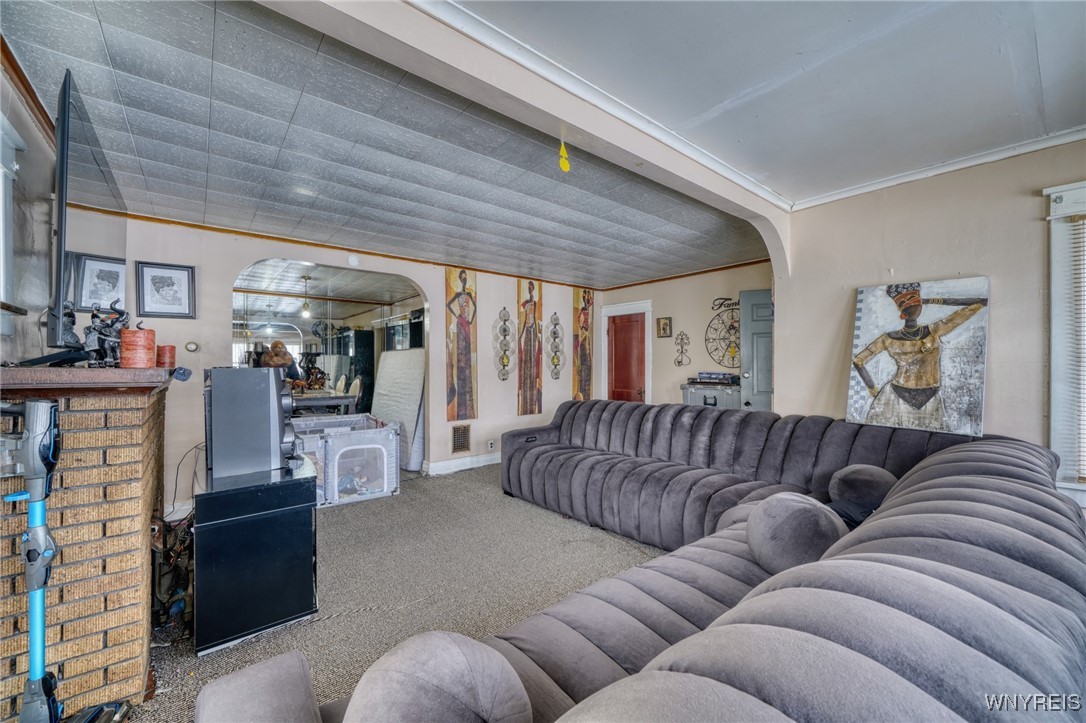 82 Montclair Avenue Buffalo, NY 14215 - Photo 3 of 24 Lower living room
