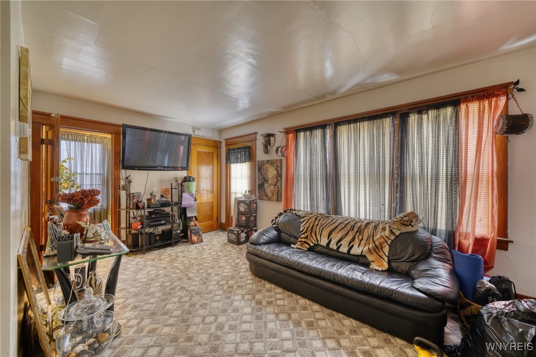 82 Montclair Avenue Buffalo, NY 14215 - Photo 10 of 24 Upper Living room