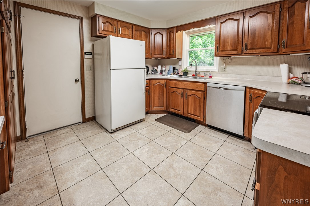 9257 Coleman Road Somerset, NY 14012 - Photo 12 of 24 Kitchen
