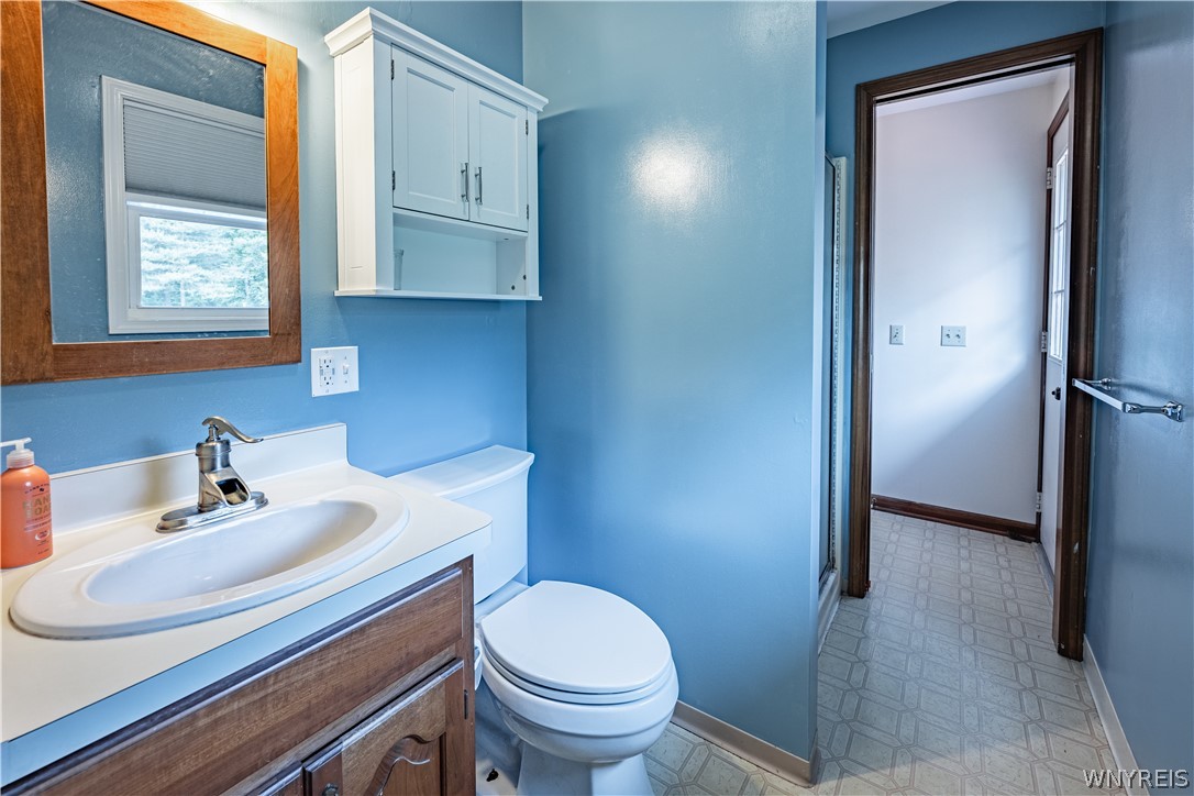 9257 Coleman Road Somerset, NY 14012 - Photo 15 of 24 Primary Bath