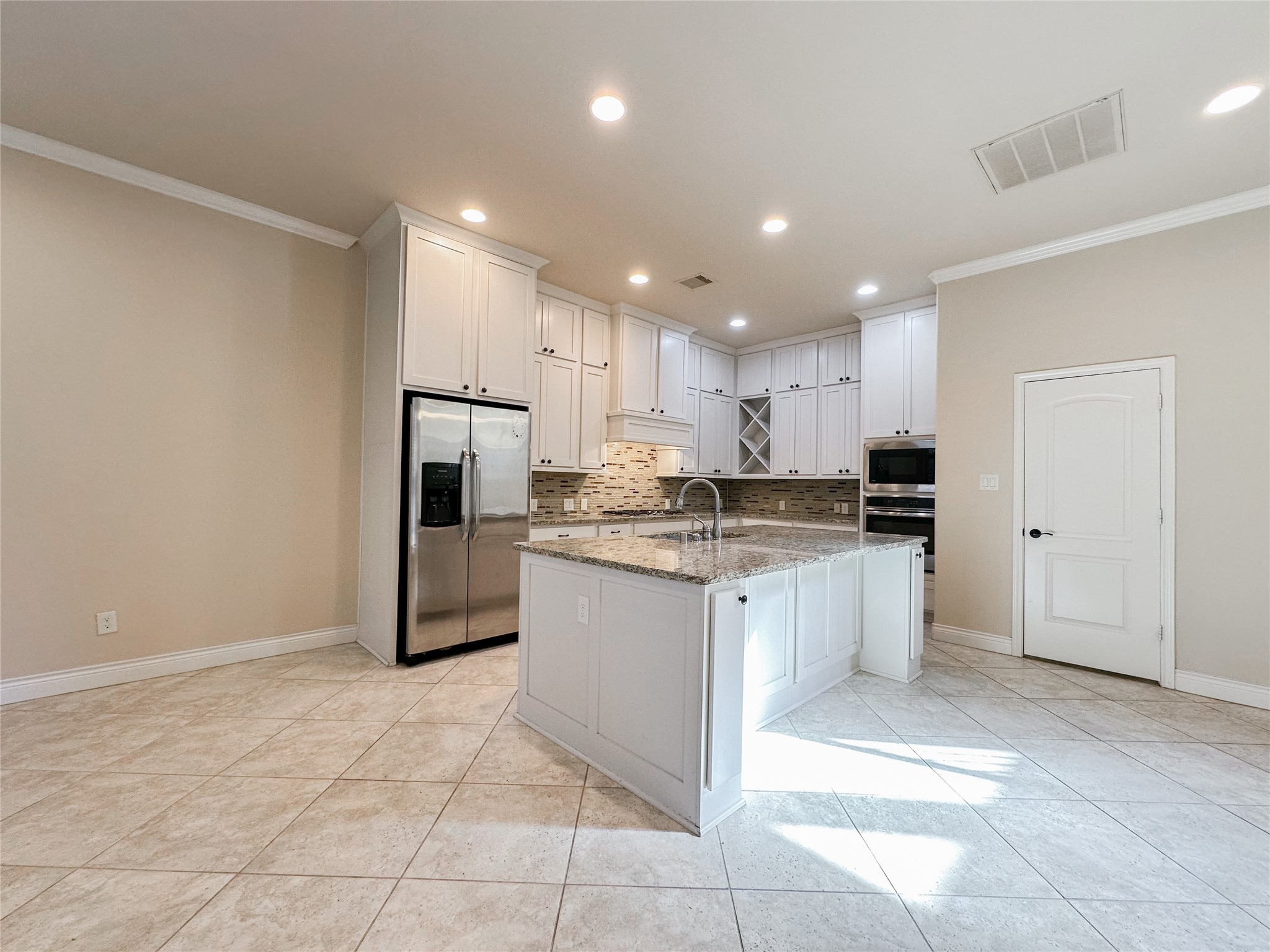 23 Jonquil Place Tomball, TX 77375 - Photo 19 of 50 a kitchen with stainless steel appliances granite countertop a refrigerator and a sink