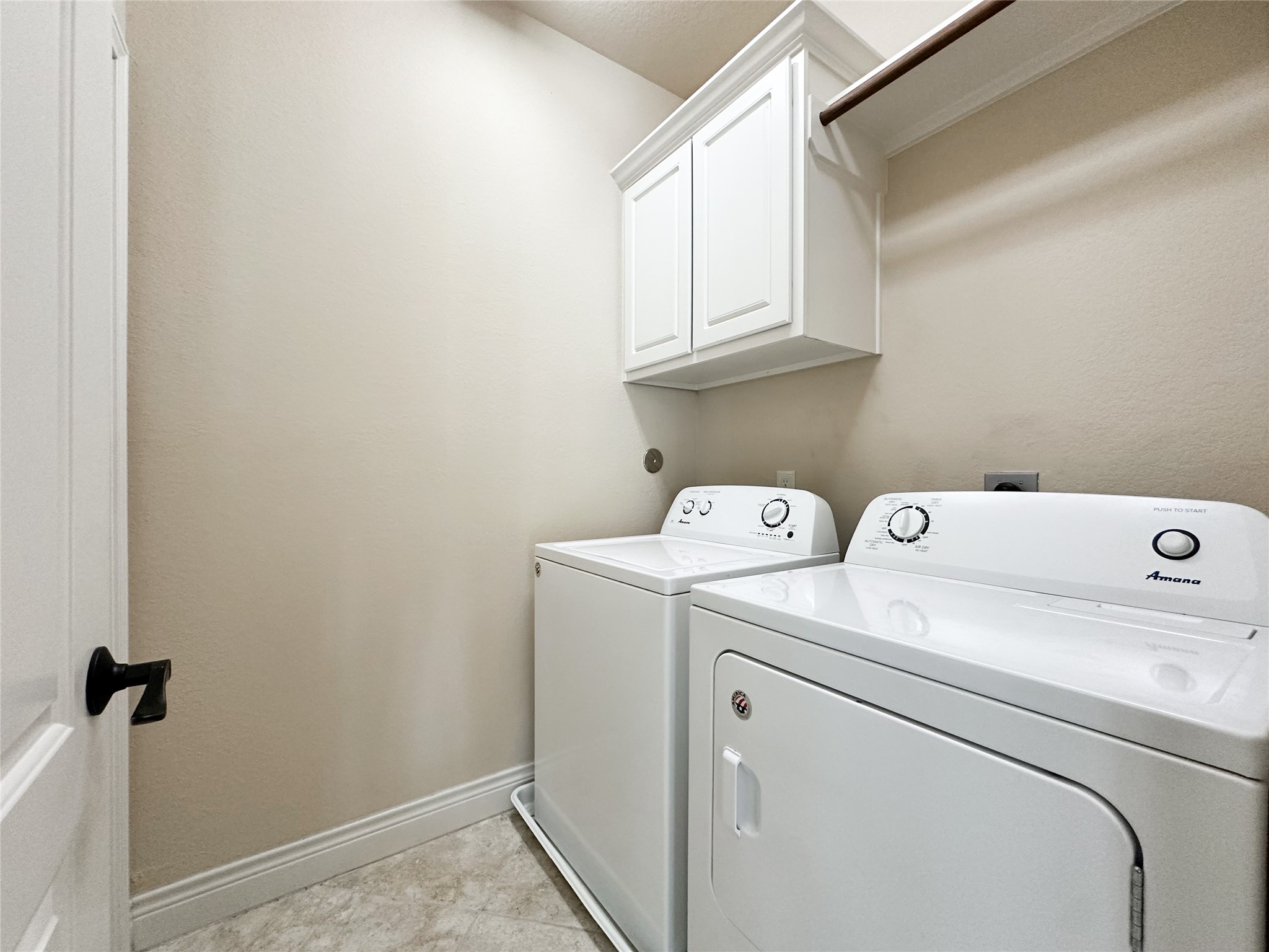 23 Jonquil Place Tomball, TX 77375 - Photo 43 of 50 a utility room with dryer and washer