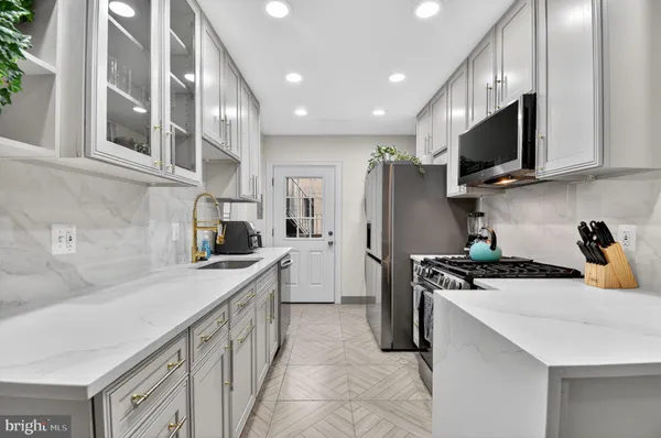 $5,000 | 1919 19th Street Northwest, Unit 302, Washington, DC 20009