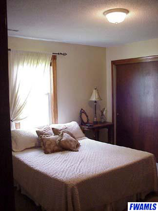 9236 Roberts Road Woodburn, IN 46797 - Photo 6 of 8