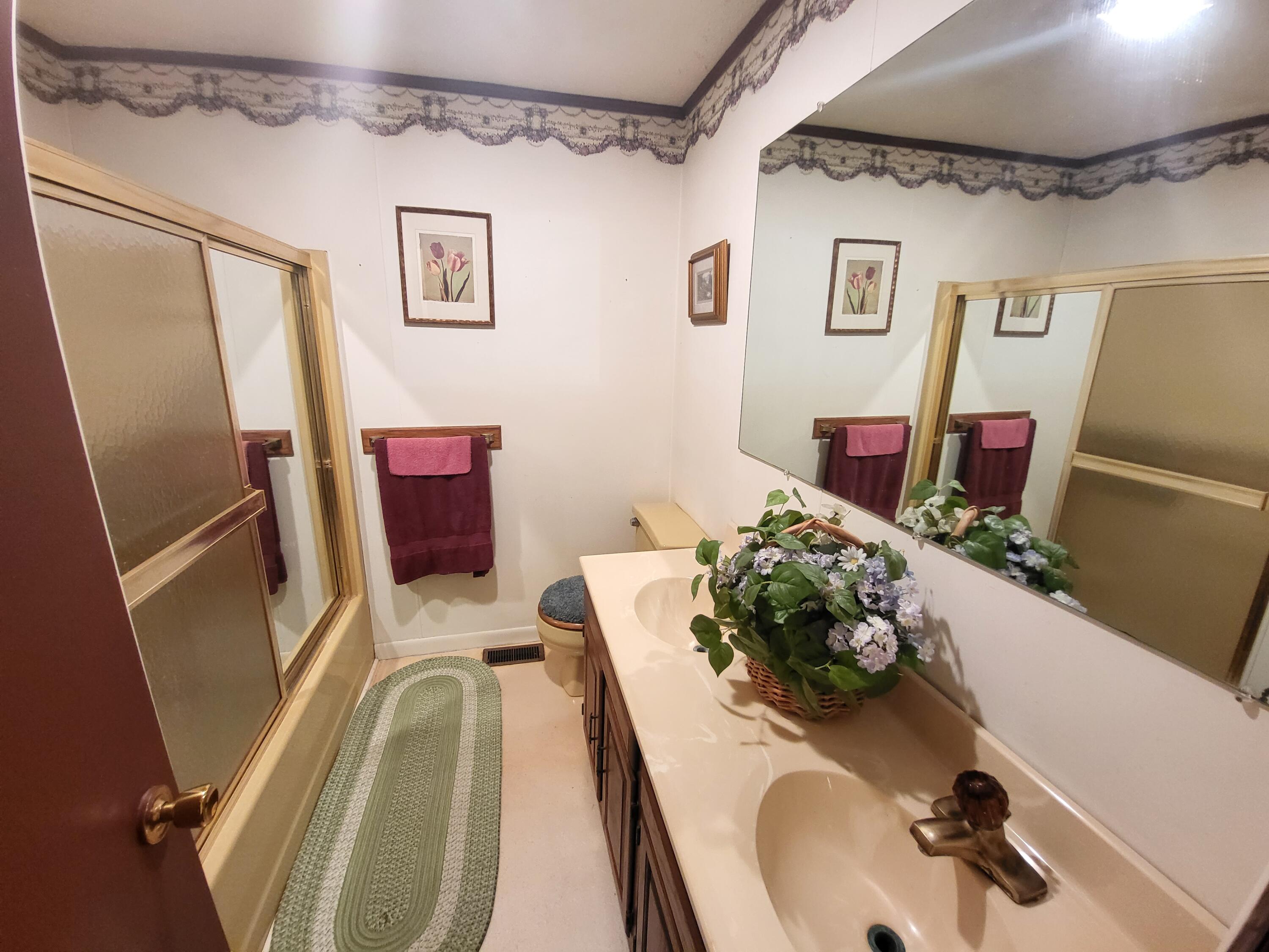 1011 Chloe Road Grundy, VA 24614 - Photo 12 of 19 Hall Bath