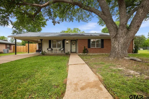 $204,450 | 2304 Kaynell Drive, Henderson, TX 75654