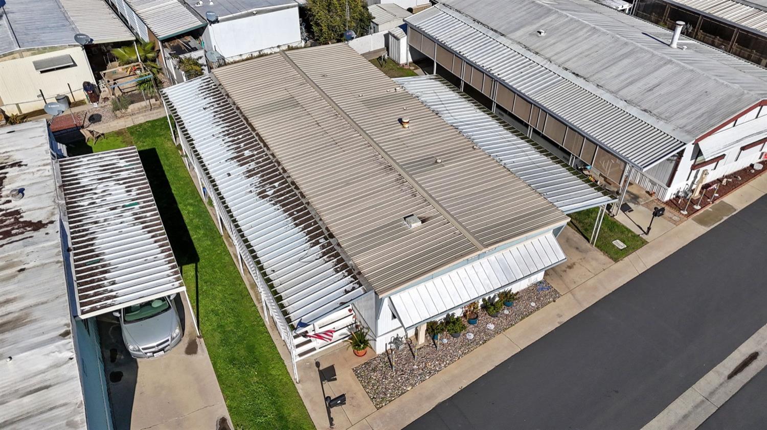 1500 Villa Avenue Clovis, CA 93612 - Photo 24 of 28 a view of a balcony with sitting area