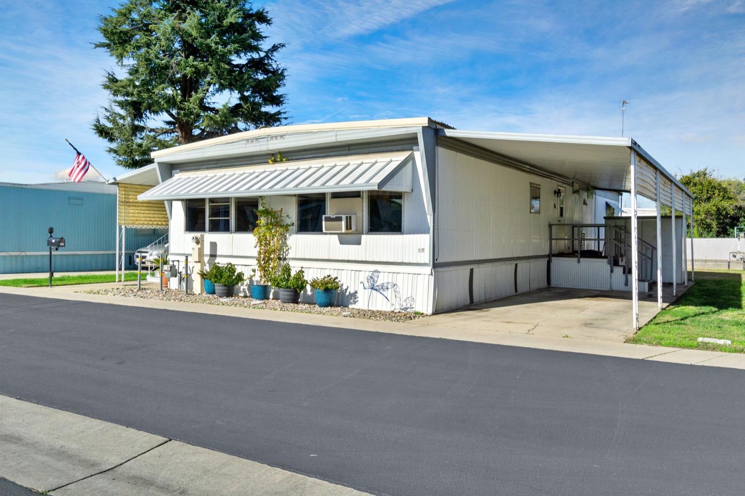 1500 Villa Avenue Clovis, CA 93612 - Photo 3 of 28 a front view of a house with garden